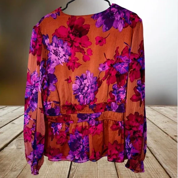 Sofia Vergara Floral V neck  Blouse - Picture 2 of 7